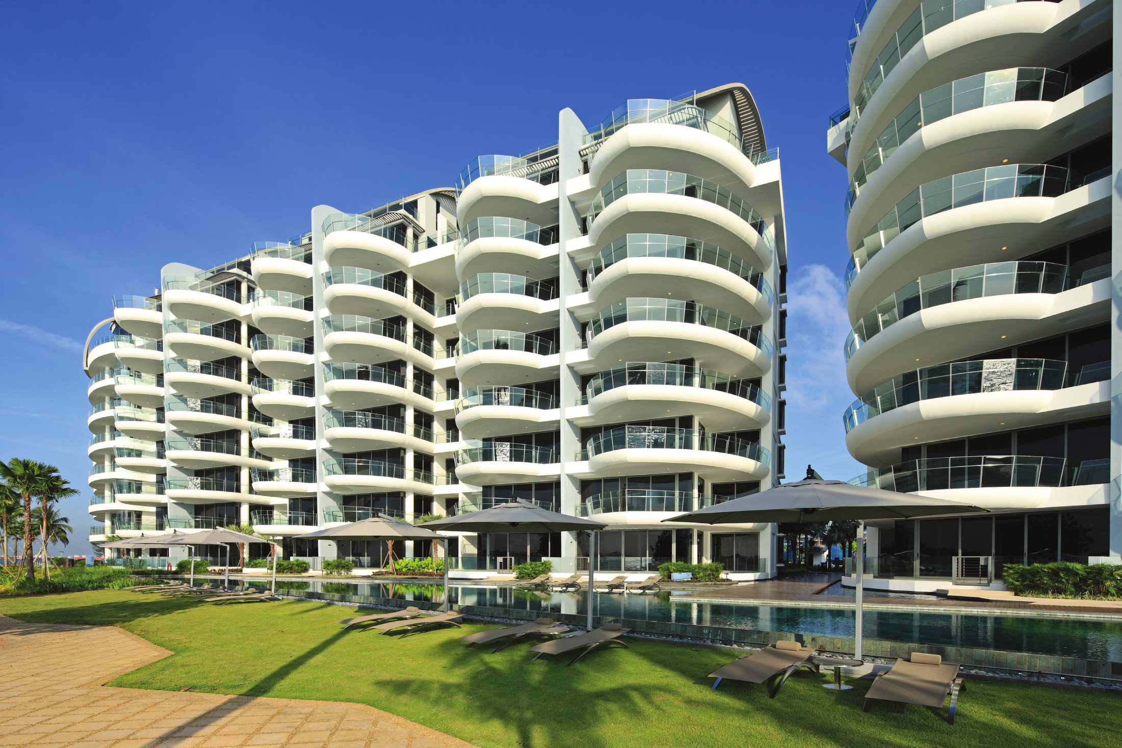 Seascape blocks above the lawn